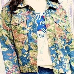 Vintage denim floral print 100% cotton cropped jacket sz medium button closure